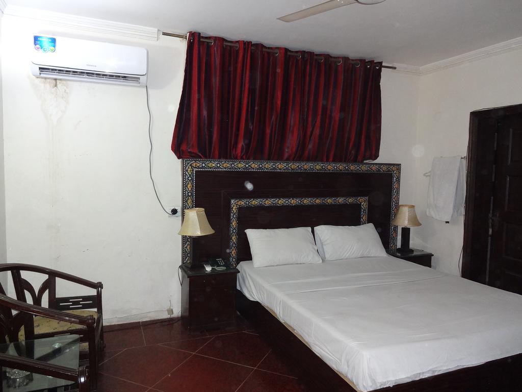 Safari Hotel Upper Mall Lahore Exterior foto