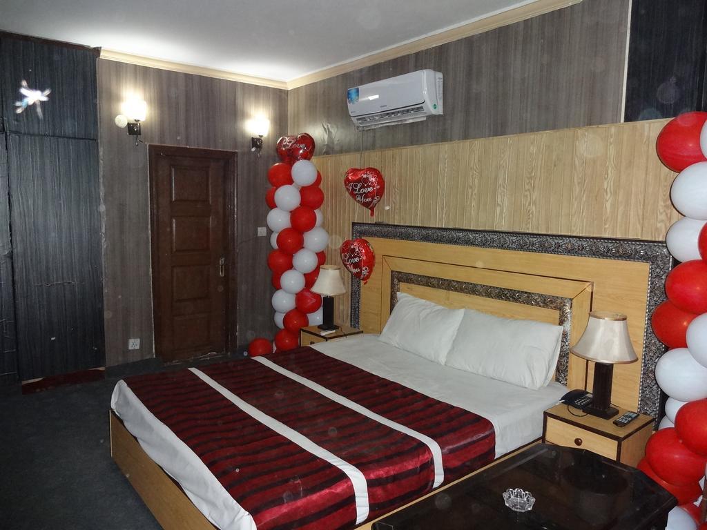 Safari Hotel Upper Mall Lahore Zimmer foto